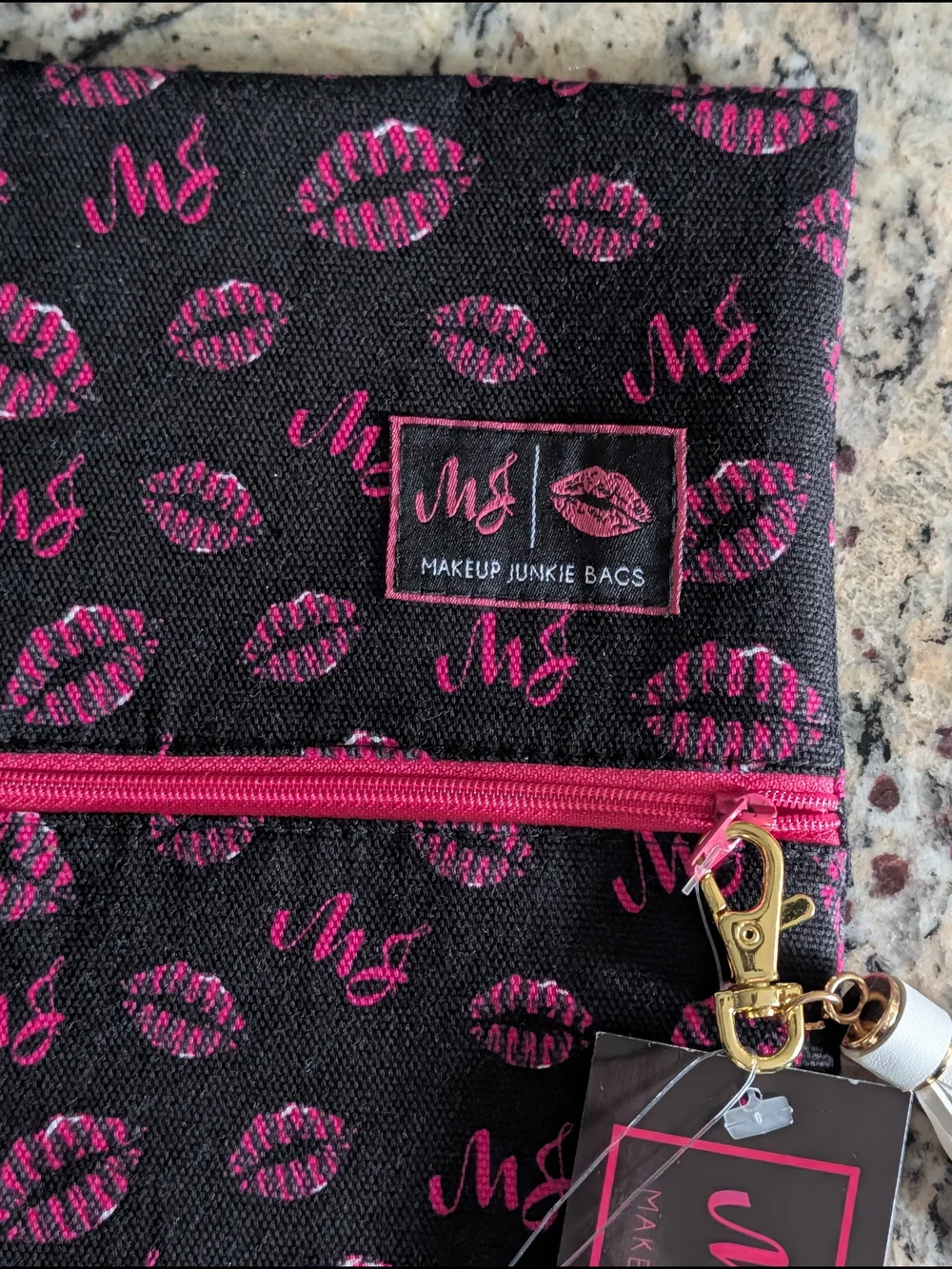 NWT'S Makeup Junkie Bags~Kiss Print Set~Mini & Large Flat Lay